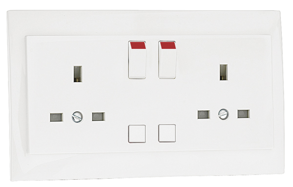 Double Earth Socket (British Type)